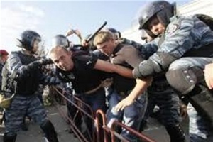 Умань - милиция против участников встречи с депутатами Свободы