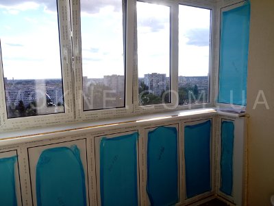 Остекление балкона окнами Rehau в Киеве