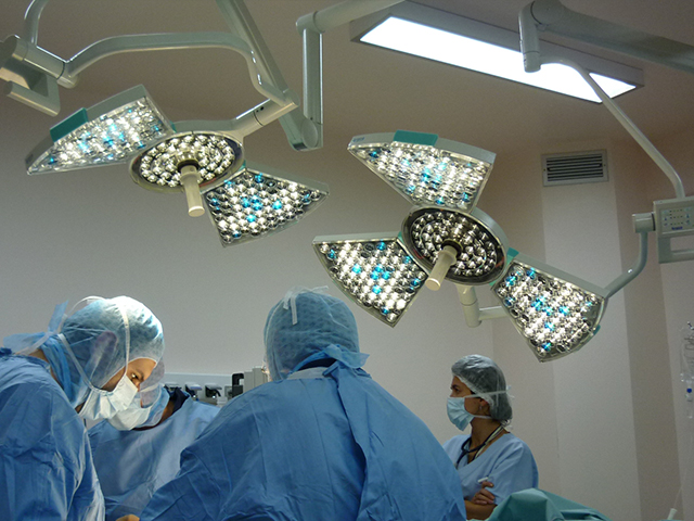 светильники хирургические